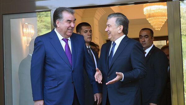 Эмомали Рахмон и Шавкат Мирзиёев во время встречи в Ташкенте - Sputnik Ўзбекистон