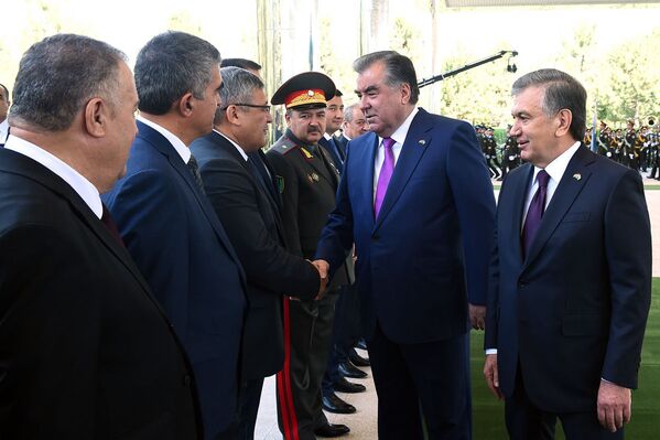 Эмомали Рахмон во время визита в Узбекистан - Sputnik Узбекистан