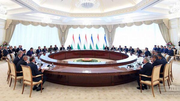 Мирзиёев: потенциал товарооборота двух стран – минимум миллиард долларов - Sputnik Узбекистан