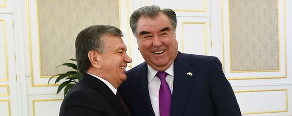 Эмомали Рахмон и Шавкат Мирзиёев Эмомали Рахмон и Шавкат Мирзиёев - Sputnik Узбекистан