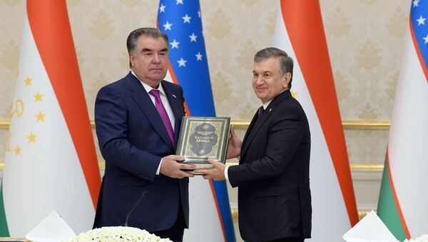 Глава Таджикистана совершает первый за 17 лет официальный визит в Узбекистан - Sputnik Узбекистан