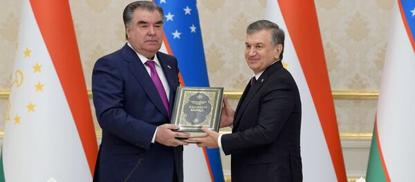 Глава Таджикистана совершает первый за 17 лет официальный визит в Узбекистан - Sputnik Узбекистан