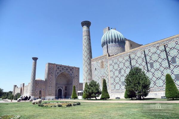 Президенты Узбекистана и Таджикистана посетили комплекс Регистан - Sputnik Узбекистан