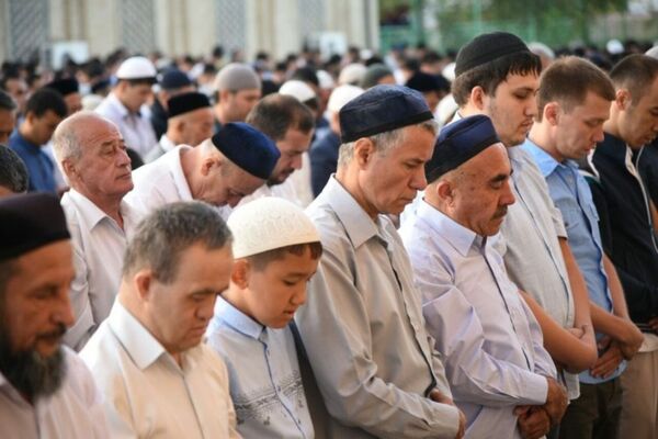 В Узбекистане Курбан хайит отметят в этом году с 21 по 23 августа, в связи с праздником правительство перенесло выходные дни. - Sputnik Узбекистан