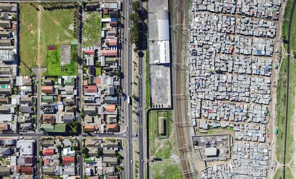 Фотограф показал впечатляющую разницу между богатыми и бедными кварталами - Sputnik Узбекистан