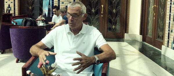 Главный тренер сборной Узбекистана Эктор Купер Главный тренер сборной Узбекистана Эктор Купер - Sputnik Узбекистан