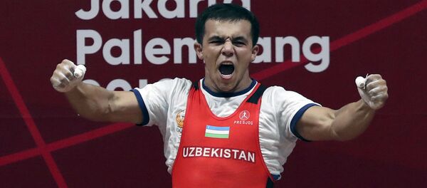 Тяжелоатлет из Узбекистана Достон Ёкубов - Sputnik Узбекистан