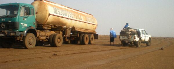 Сурия ҳудудида ноқонуний нефт маҳсулотлари савдоси Сурия ҳудудида ноқонуний нефт маҳсулотлари савдоси - Sputnik Ўзбекистон
