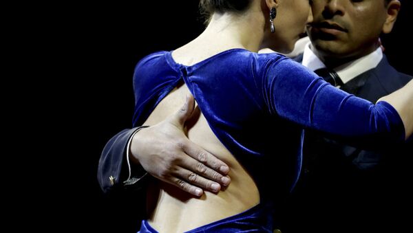 Аргентинская пара Карлос Эстигаррибия и Дана Зампьери во время финала чемпионата мира по танго в Буэнос-Айресе, Аргентина - Sputnik Узбекистан