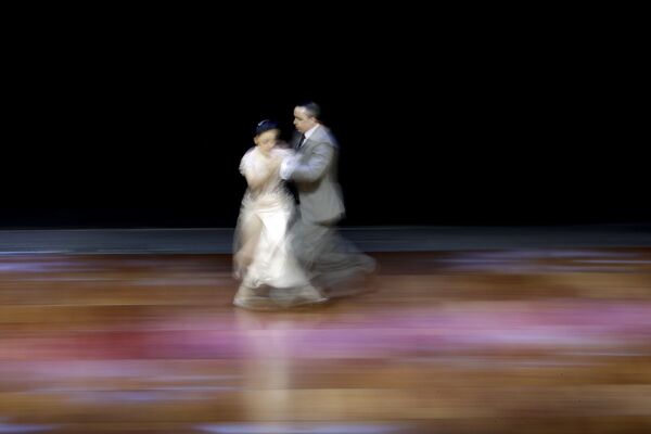 Аргентинская пара Федерико Ибанес и Нурия Лазо во время финала чемпионата мира по танго в Буэнос-Айресе, Аргентина - Sputnik Узбекистан