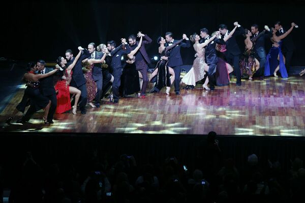 Участники соревнований во время финала чемпионата мира по танго в Буэнос-Айресе, Аргентина - Sputnik Узбекистан