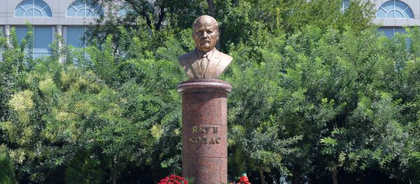Церемония открытия бюста и улицы имени народного поэта Беларуси Якуба Коласа Церемония открытия бюста и улицы имени народного поэта Беларуси Якуба Коласа - Sputnik Узбекистан