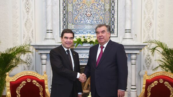 Президент Туркменистана Гурбангулы Бердымухамедов и президент Таджикистана  Эмомали Рахмон - Sputnik Узбекистан