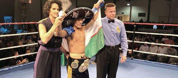 Муроджон Ахмадалиев завоевал чемпионский пояс WBA InterContinental в США - Sputnik Узбекистан