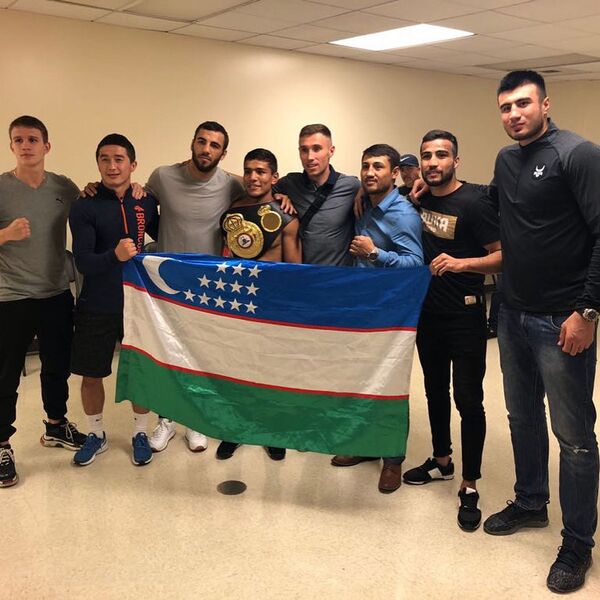 Муроджон Ахмадалиев завоевал первый в своей карьере пояс чемпиона - Sputnik Узбекистан