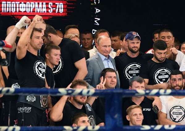 Президент РФ В. Путин посетил международный турнир по боевому самбо  - Sputnik Узбекистан