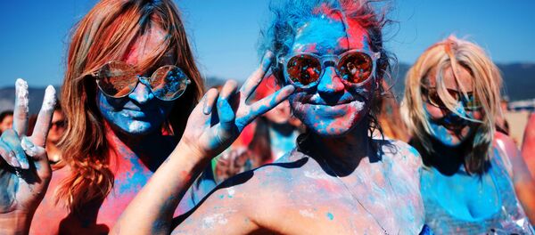 Фестиваль триколора в День Государственного флага России Фестиваль триколора в День Государственного флага России - Sputnik Узбекистан