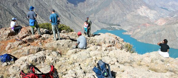 Туристы в Таджикистане Туристы в Таджикистане - Sputnik Узбекистан