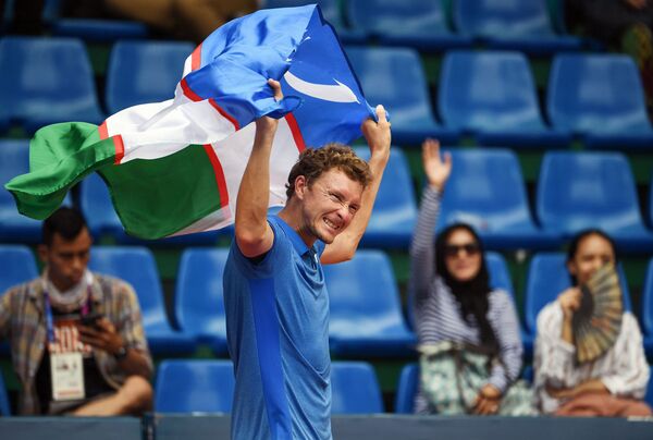 Денис Истомин выиграл золото Азиатских игр  - Sputnik Узбекистан