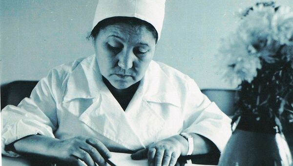 Первая женщина-хирург Какиш Рыскулова - Sputnik Узбекистан