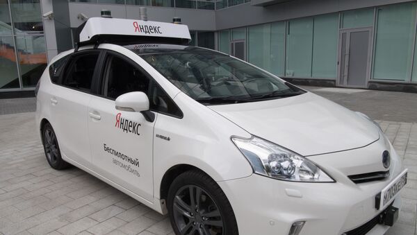 Действующий прототип беспилотного автомобиля в московском офисе отечественной ИТ-компании Яндекс - Sputnik Узбекистан