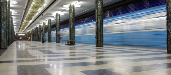 Поезд на станции Космонавтов - Sputnik Узбекистан