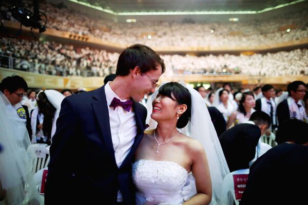 Массовая свадьба в Южной Корее - Sputnik Узбекистан