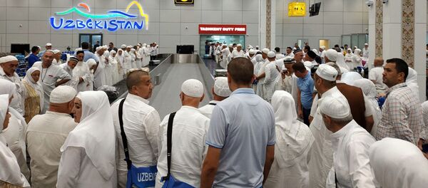 Из Саудовской Аравии вернулась первая группа узбекских паломников Из Саудовской Аравии вернулась первая группа узбекских паломников - Sputnik Ўзбекистон