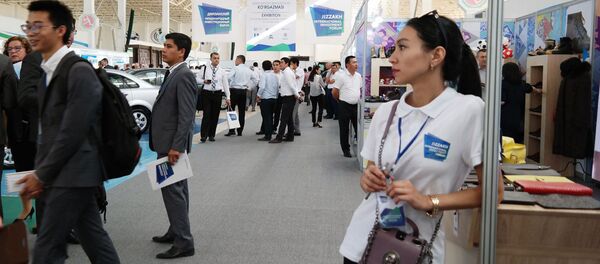 Национальная выставка производителей в рамках международного инвестиционного форума в Джизаке Национальная выставка производителей в рамках международного инвестиционного форума в Джизаке - Sputnik Ўзбекистон