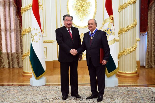 Имомали Раҳмон Абдулла Арипов, Абдулазиз Камилов ва Зокир Алматовни орден билан тақдирлади - Sputnik Ўзбекистон