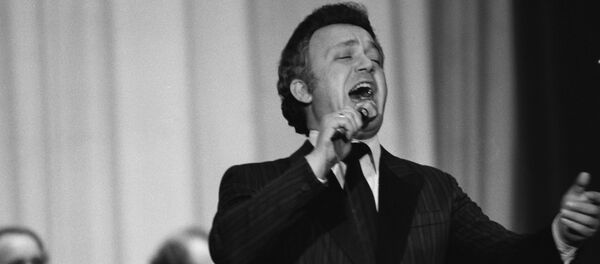 Народный артист РСФСР, советский эстрадный певец (баритон) Иосиф Давыдович Кобзон дает концерт в Кабуле. - Sputnik Узбекистан