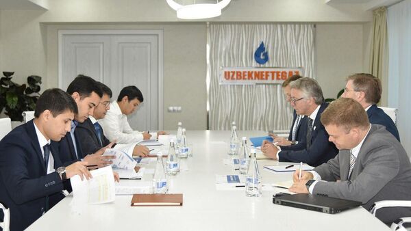 Совещание АО Узбекнефтегаз  и Air Products - Sputnik Узбекистан