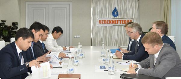 Совещание АО Узбекнефтегаз  и Air Products - Sputnik Узбекистан