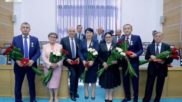 Хокимият Ташкента наградил 20 государственных деятелей - Sputnik Узбекистан