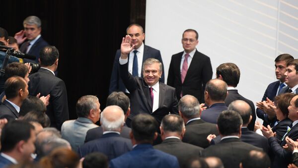 Prezident Uzbekistana Shavkat Mirziyoyev vo vremya priyema v chest Dnya Nezavisimosti - Sputnik O‘zbekiston