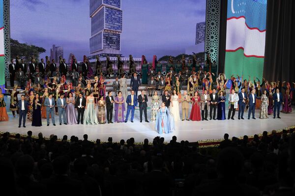 Мирзиёев: народ Узбекистана преодолел сложный, но славный путь - Sputnik Узбекистан