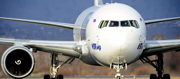 Самолет авиакомпании ЮТэйр Самолет авиакомпании ЮТэйр - Sputnik Ўзбекистон