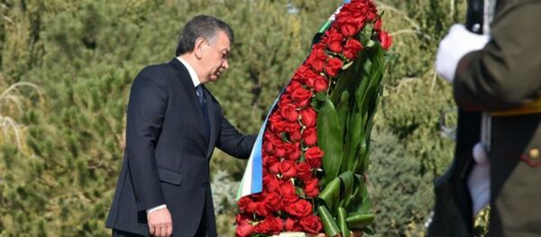 Президент Шавкат Мирзиёев почтил память Ислама Каримова - Sputnik Узбекистан