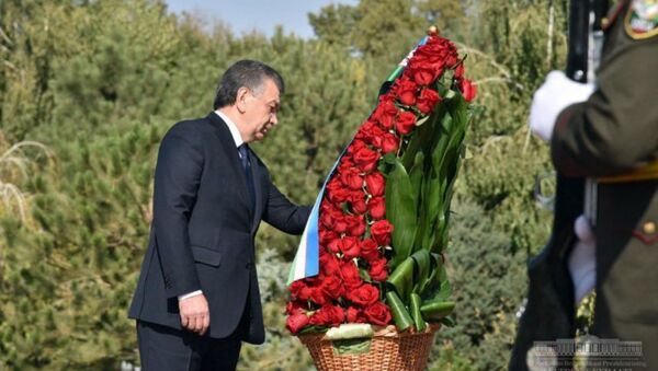 Президент Шавкат Мирзиёев почтил память Ислама Каримова - Sputnik Ўзбекистон