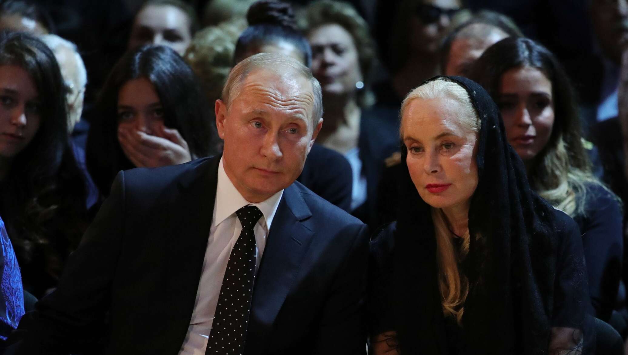 Путин на похоронах Кобзона