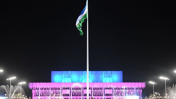 Ploshad i Dvores Drujbi narodov s gigantskim flagom Uzbekistana - Sputnik O‘zbekiston