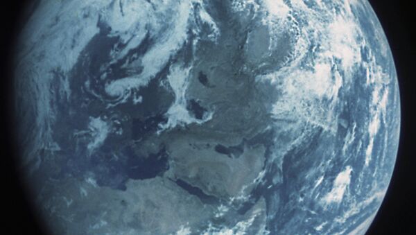 Снимок Земли, сделанный автоматической станцией Зонд-7 - Sputnik Узбекистан
