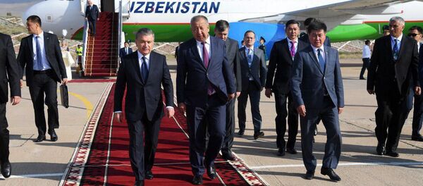 Shavkat Mirziyoyev pribil v Kirgizstan Shavkat Mirziyoyev pribil v Kirgizstan - Sputnik O‘zbekiston