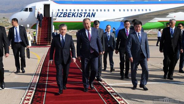 Шавкат Мирзиёев прибыл в Кыргызстан - Sputnik Ўзбекистон