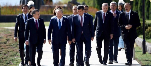 Главы тюркоязычных стран на встрече в Кыргызстане Главы тюркоязычных стран на встрече в Кыргызстане - Sputnik Узбекистан