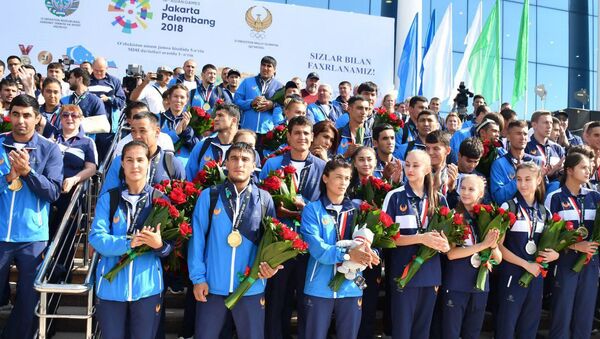 Сборная Узбекистана вернулась с Азиатских игр с триумфом - Sputnik Узбекистан