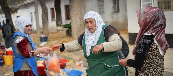 Зеленый рынок в Душанбе Зеленый рынок в Душанбе - Sputnik Ўзбекистон