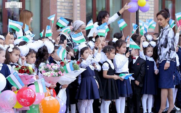 Учебный год в школах Узбекистана начался 5 сентября - Sputnik Узбекистан