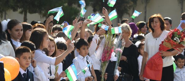 Торжественная линейка в честь начала учебного года прошла в Ташкенте - Sputnik Узбекистан