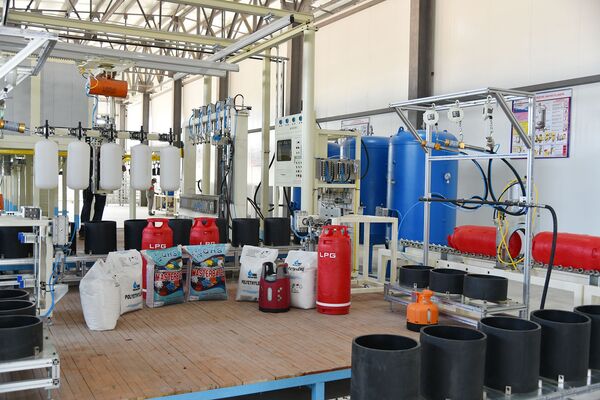 В СЭЗ Ангрен запустили предприятие по выпуску композитных газовых баллонов - Sputnik Узбекистан